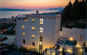 Beautiful home in Makarska with Outdoor swimming pool, WiFi and 7 Bedrooms